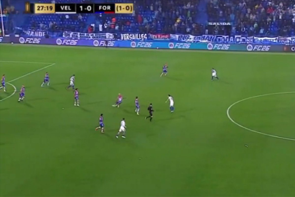 Deyverson errou passe e 'cedeu' gol ao Vélez contra o Fortaleza (foto: Reprodução/ESPN)