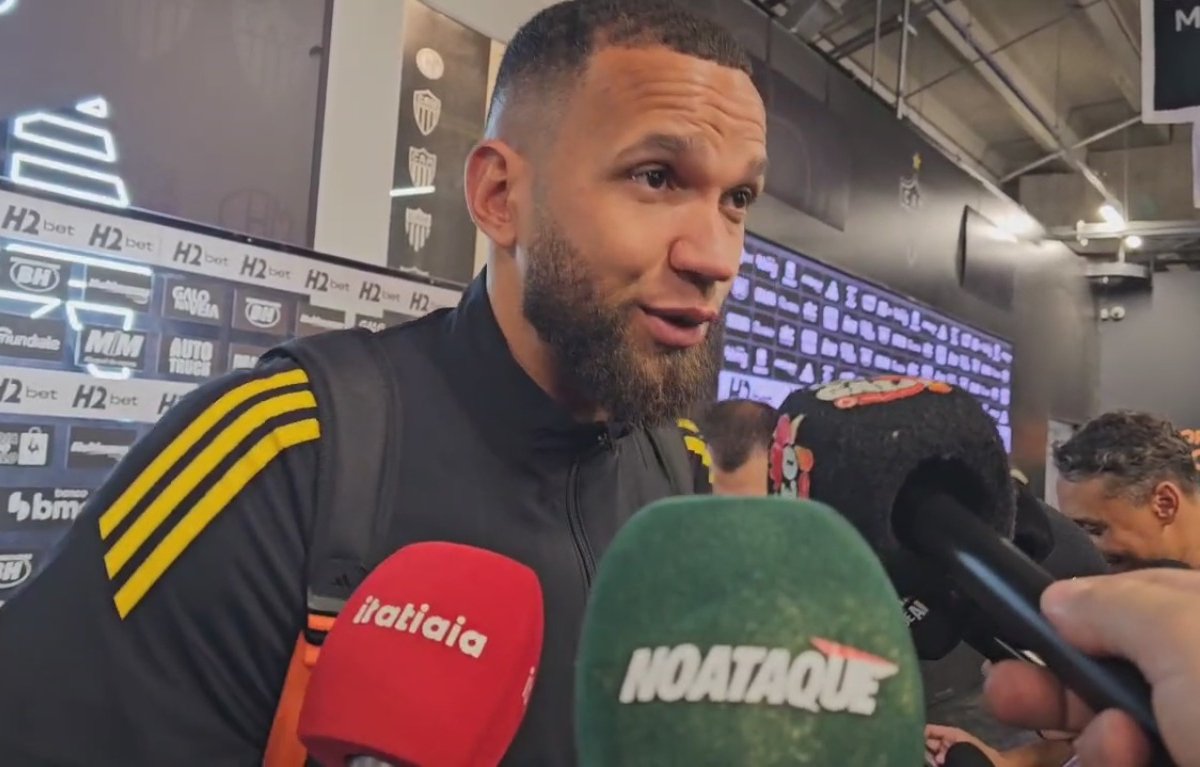 Everson durante entrevista na zona mista da Arena MRV (foto: Reprodução)