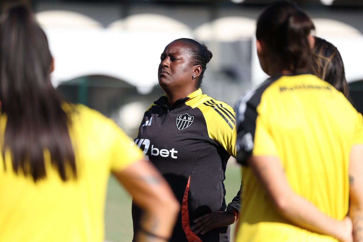 Fabiana Guedes, técnica do time feminino do Atlético (foto: Daniela Veiga/Atlético)