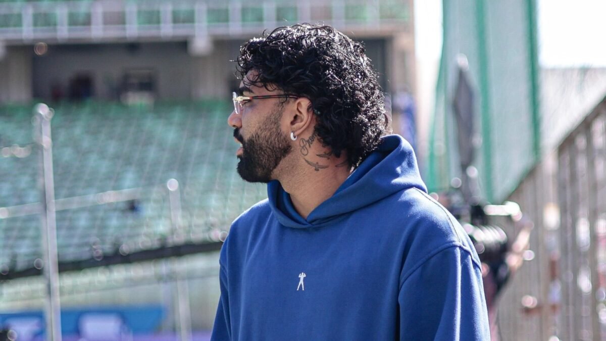 Gabriel Barbosa em jogo do time feminino do Cruzeiro, no Independência (foto: FMF/Divulgação)