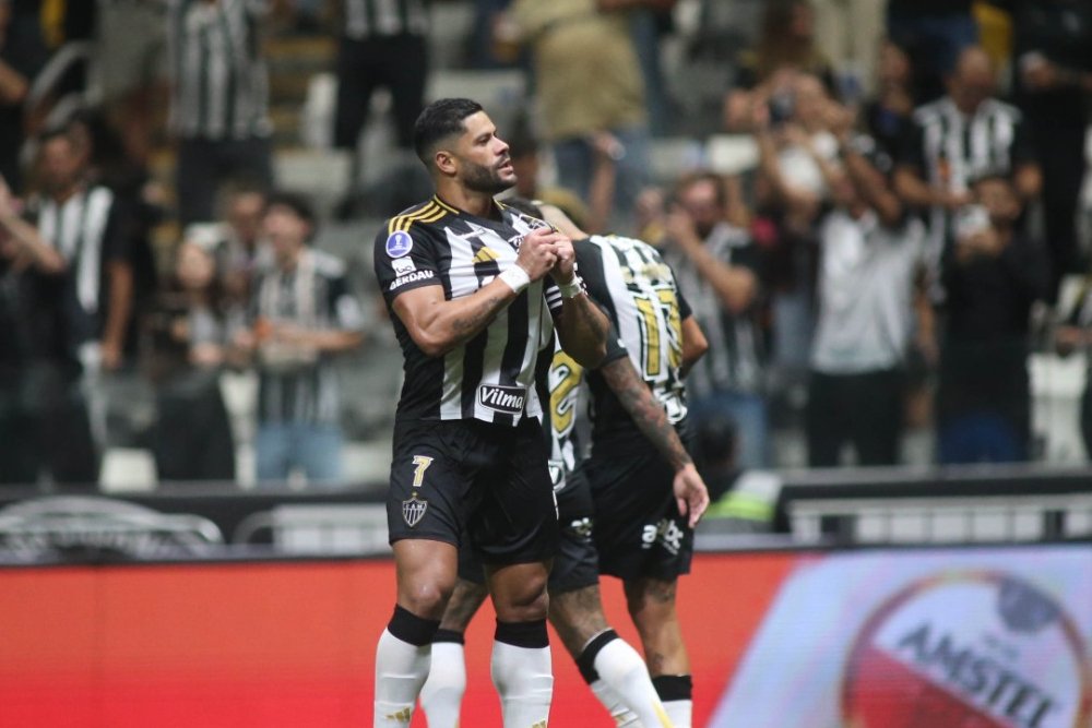 Hulk comemora gol que deu vitória ao Atlético sobre o Godoy Cruz (foto: Edésio Ferreira/EM/D.A. Press)