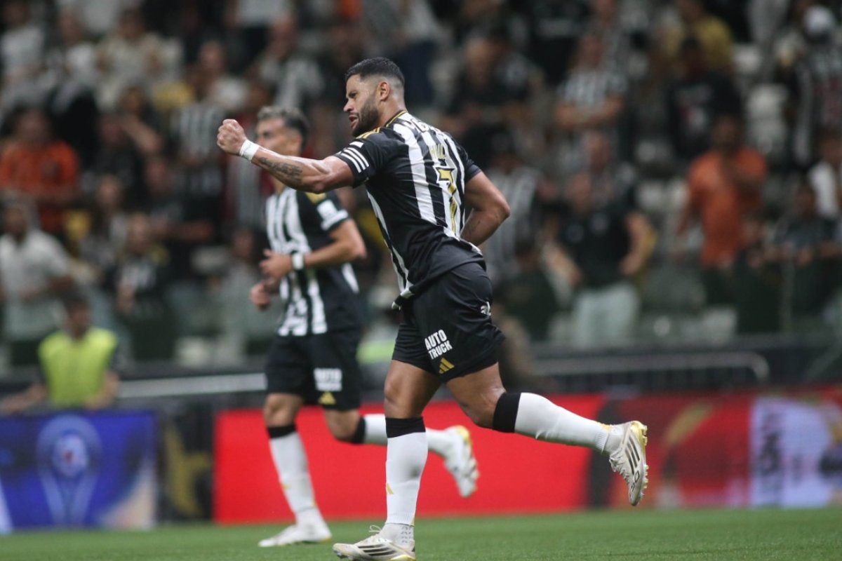 Hulk e Reinier comemoram o segundo gol do Atlético, contra o Godoy Cruz (foto: Edésio Ferreira/EM/DA.Press)