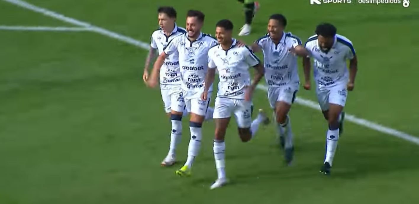 Marrony comemora gol do Remo sobre o América (foto: Reprodução/Desimpedidos)