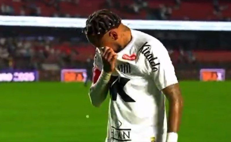 Neymar saiu de campo chorando depois da derrota do Santos para o Vasco por 6 a 0 (foto: Reprodução/Premiere)