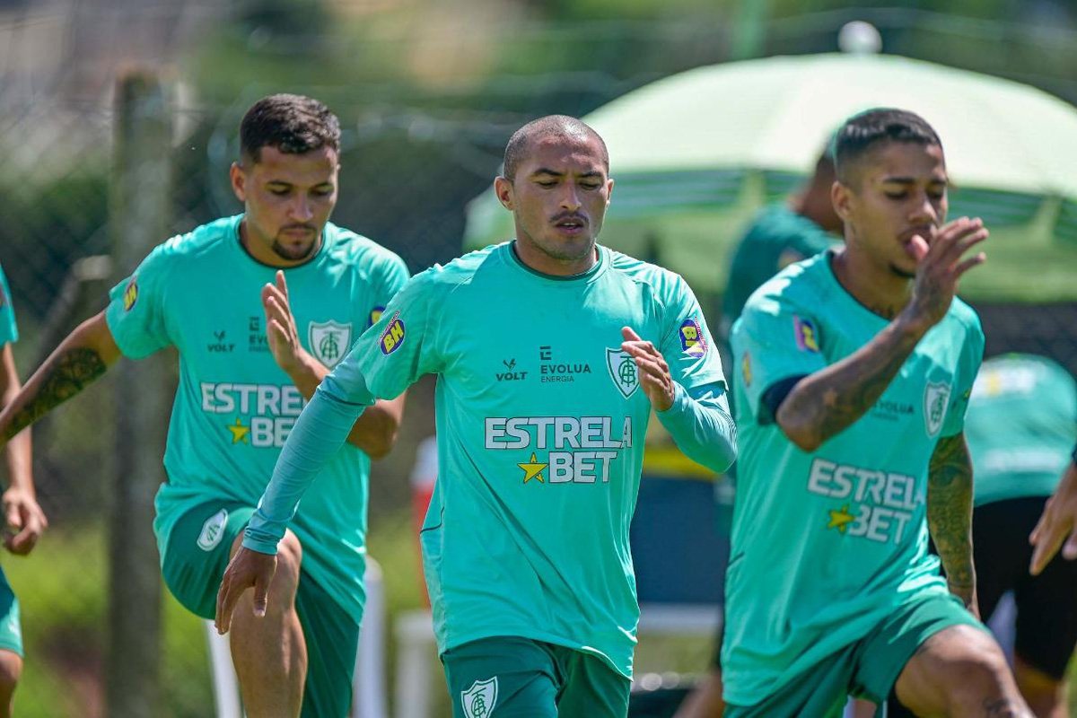 Nino Paraíba jogou pelo América em 2023 (foto: Mourão Panda/América)