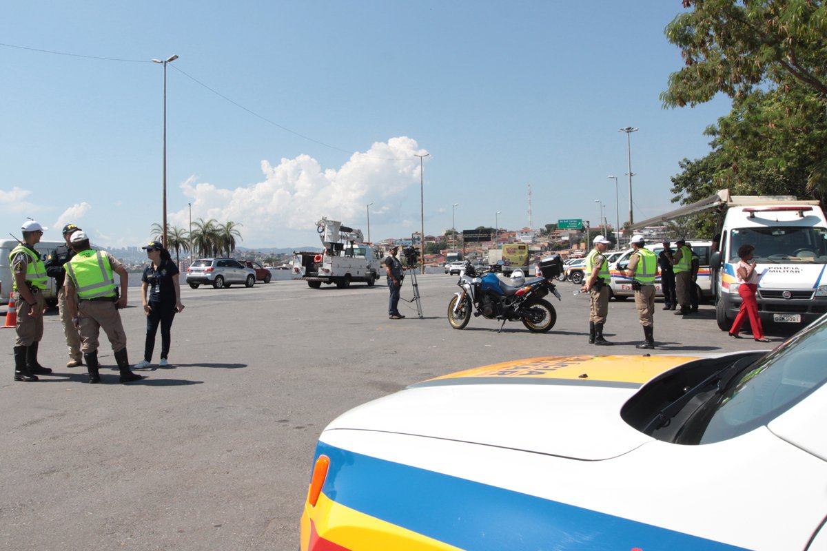 Polícia Militar no Anel Rodoviário de Belo Horizonte (foto: Jair Amaral/EM/D.A Press)