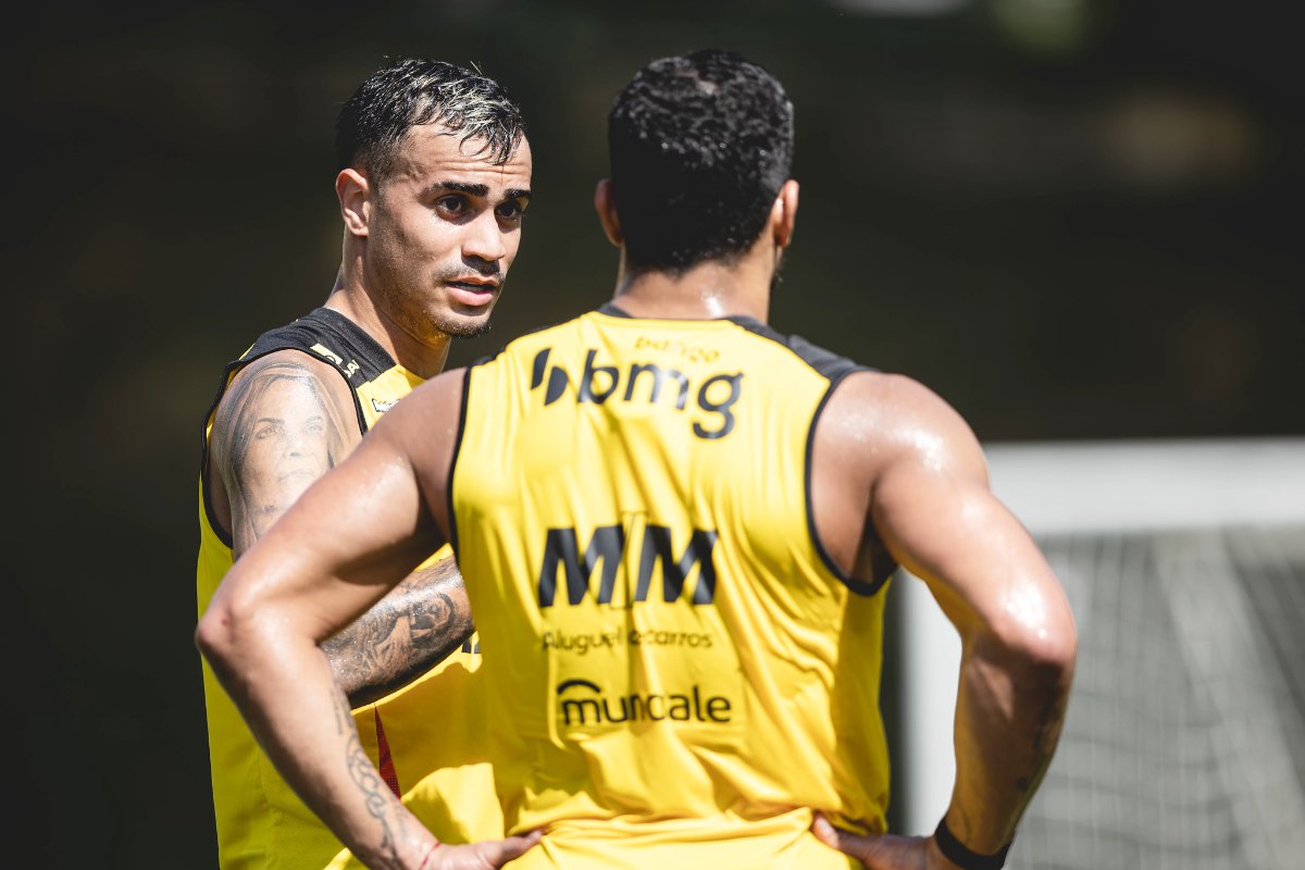 Reinier e Hulk durante treinamento do Atlético na Cidade do Galo (9/8) (foto: Pedro Souza/Atlético)