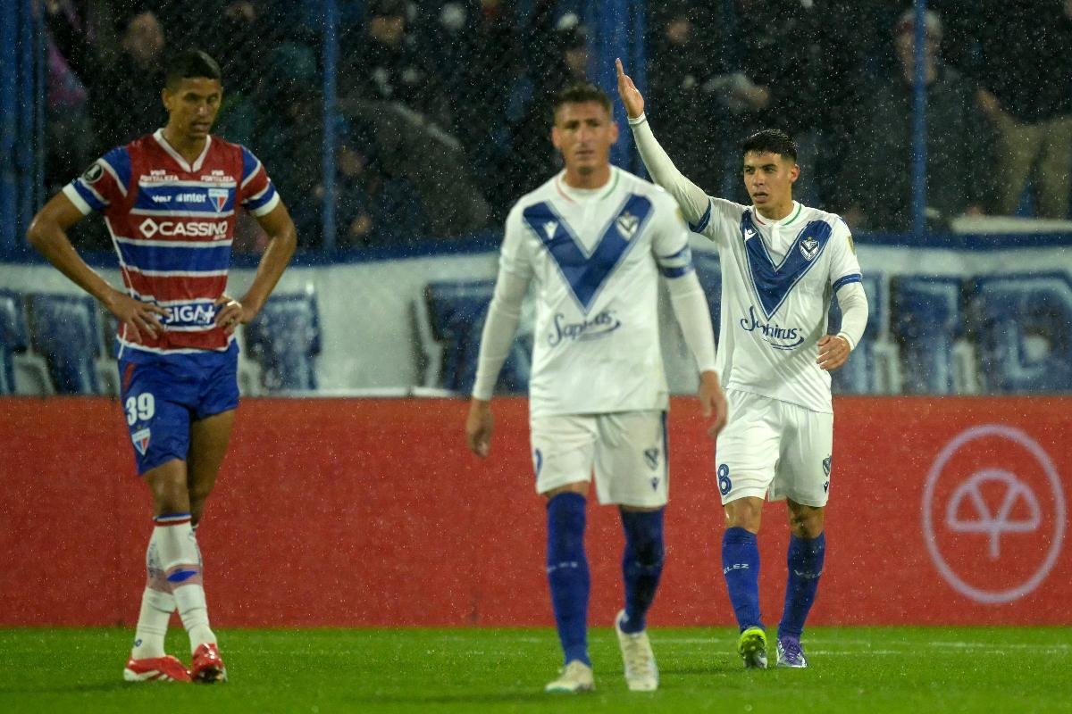 Fortaleza perdeu para o Vélez por 2 a 0 (foto: JUAN MABROMATA / AFP)