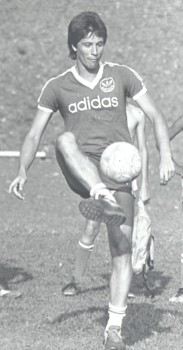 Douglas pelo Cruzeiro em 1987 - (foto: Jorge Gontijo/Estado de Minas -16/10/1987)