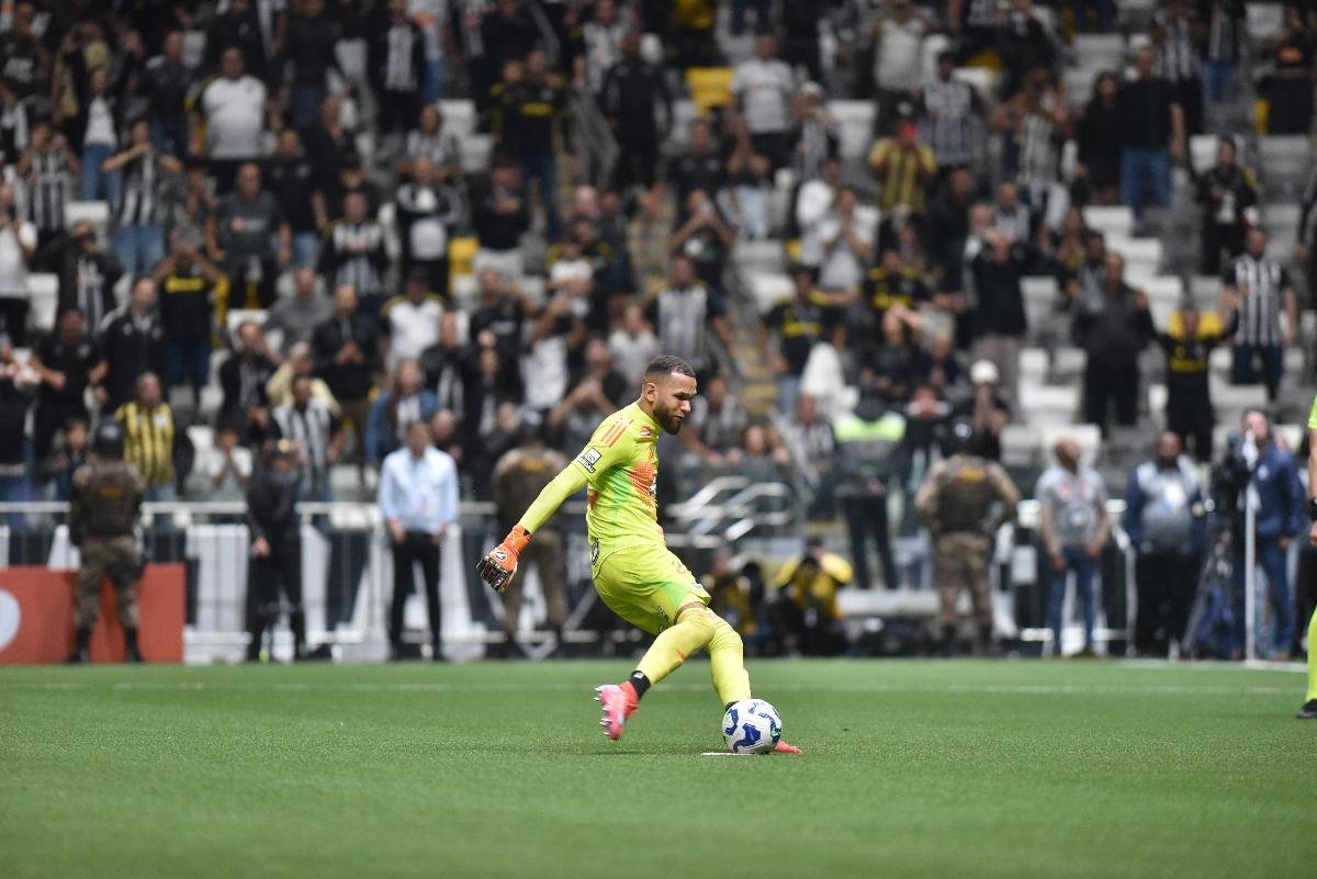 Everson marcou o gol decisivo do Atlético na vitória sobre o Flamengo nos pênaltis (foto: Ramon Lisboa/EM/D.A. Press)