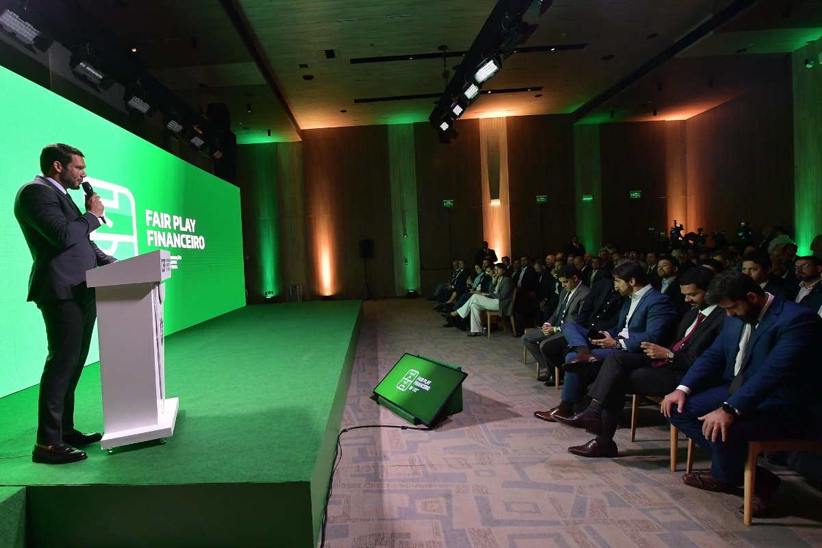 Presidente da CBF, Samir Xaud se reuniu com representantes de 34 clubes para discutir proposta de fair play financeiro (foto: Staff Images/CBF)