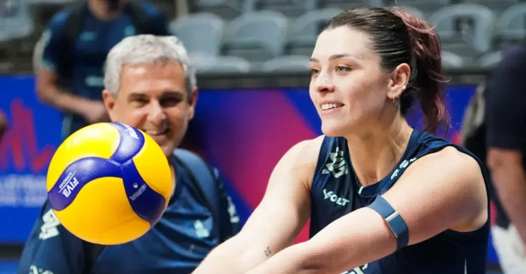 Rosamaria em treino da Seleção Brasileira Feminina de Vôlei (foto: Mauricio Val/FV Imagem/CBV)