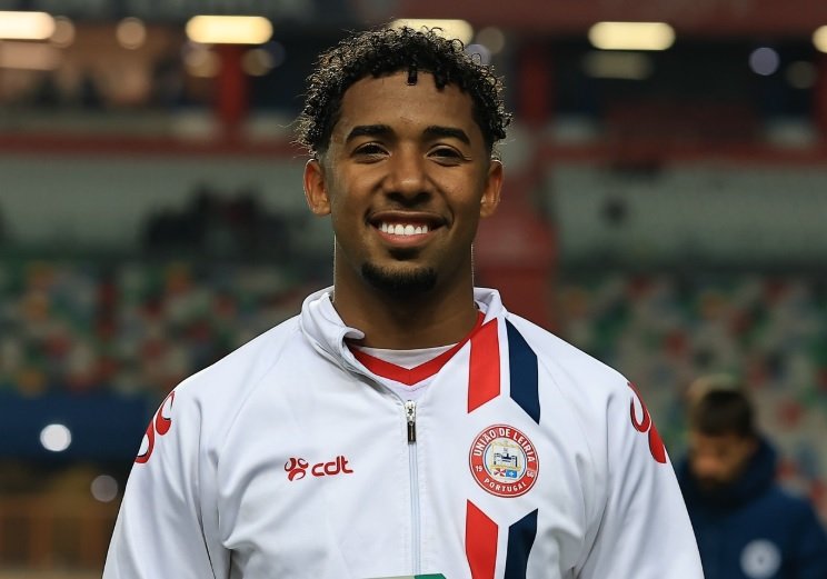 Ryan Guilherme com a camisa do União de Leiria (foto: Divulgação/União de Leiria)