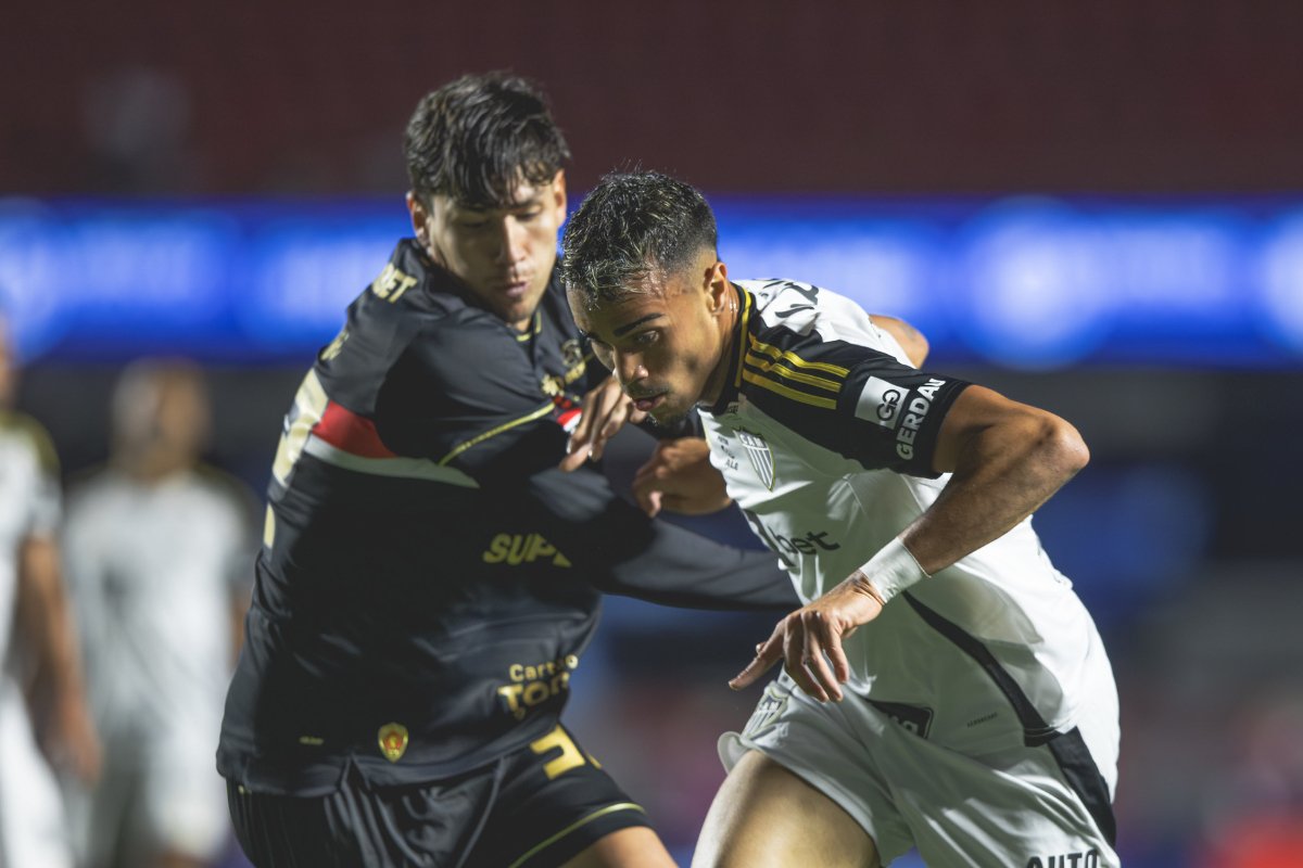 Jogadores de São Paulo e Atlético durante jogo no Morumbis - (foto: Pedro Souza/Atlético)