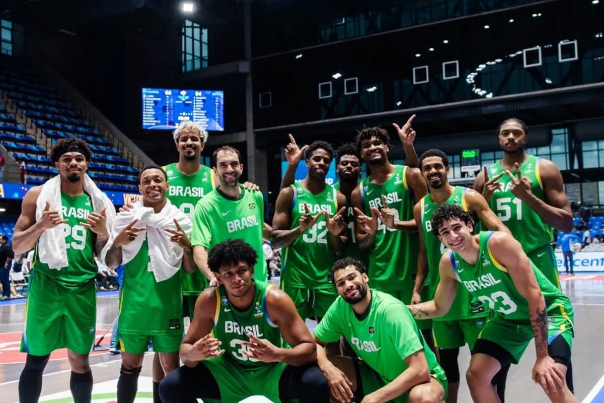 Seleção Brasileira de basquete se prepara para o confronto contra os EUA (foto: Divulgação/CBB)