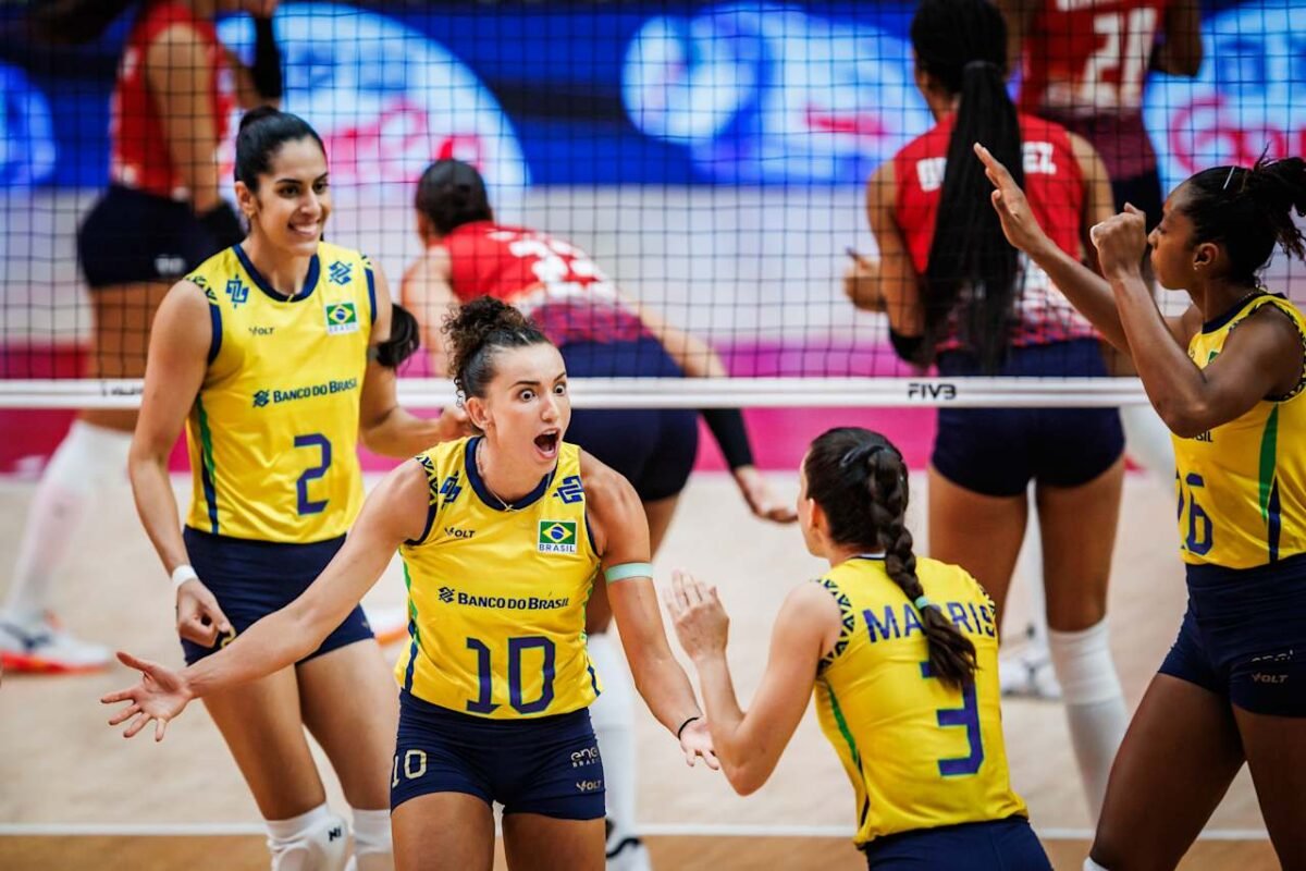 Virada brasileira garantiu classificação às quartas do Mundial Feminino de Vôlei (foto: FIVB/Divulgação)