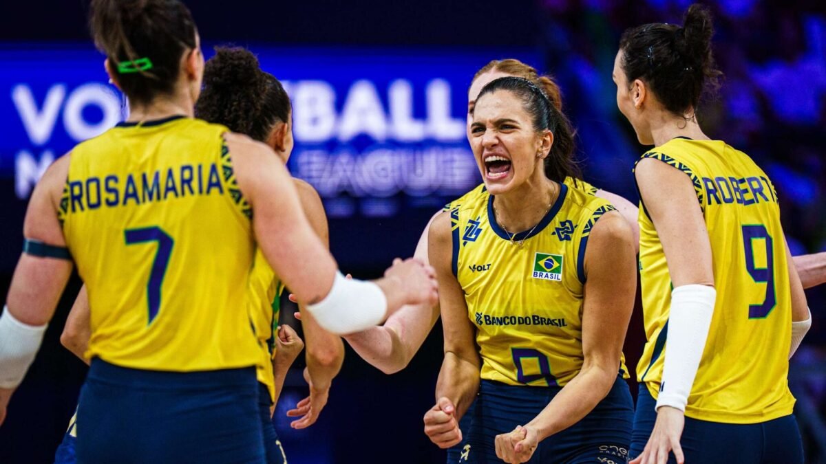 Julia Kudiess e Rosamaria foram um dos grandes destaques da partida contra a França (foto: FIVB/Divulgação)