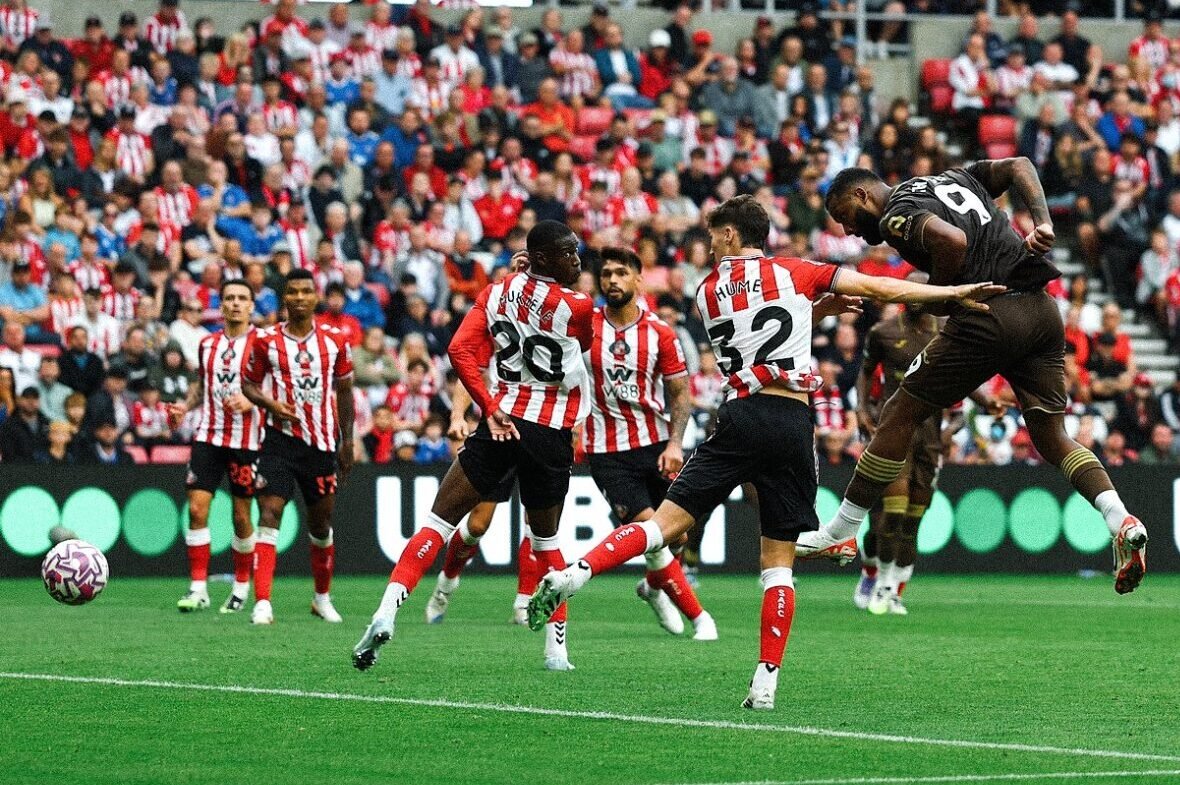 Igor Thiago marcou de cabeça para o Brentford (foto: Divulgação/Brentford)