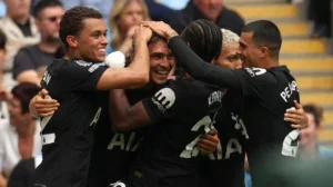 Jogadores comemorando um dos gols da vitória do Tottenham em cima do Manchester City - Crédito: 