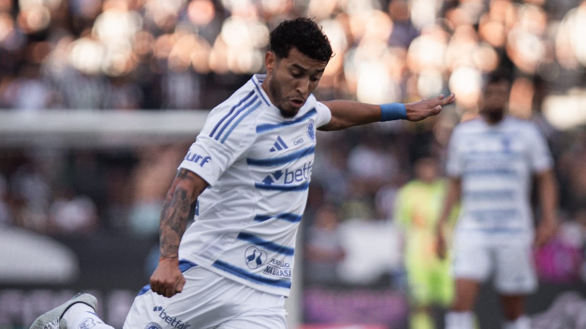 William, lateral-direito do Cruzeiro, em duelo com o Botafogo, pelo Campeonato Brasileiro (foto: Rodrigo Ferreira/Cruzeiro)
