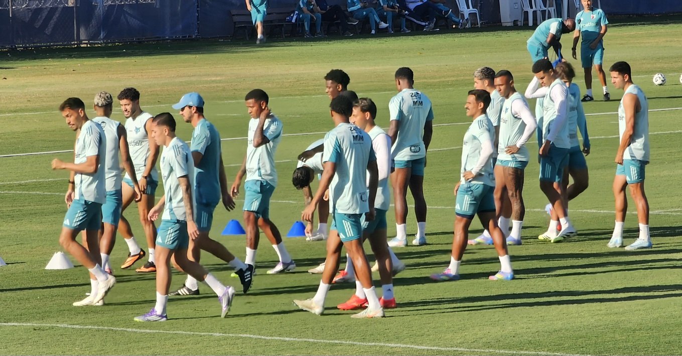 Elenco do Cruzeiro treinando na Toca da Raposa 2 (foto: João Victor Pena/No Ataque)
