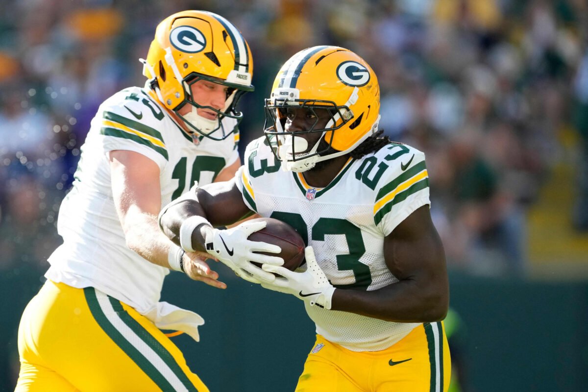 Taylor Elgersma e Israel Abanikanda, do Green Bay Packers (foto: Patrick McDermott/AFP)