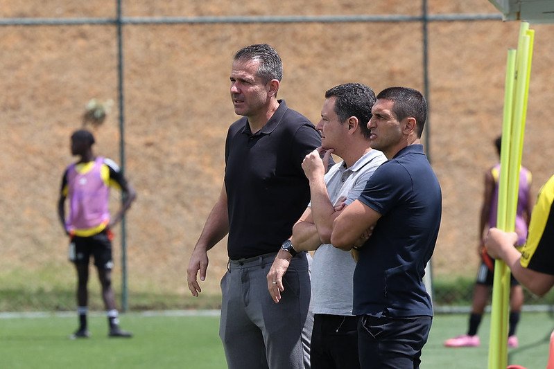 Victor Bagy, Rafael Menin e Gabriel Andreata durante treino do Atlético na Cidade do Galo (26/9) - (foto: Daniela Veiga/Atlético)
