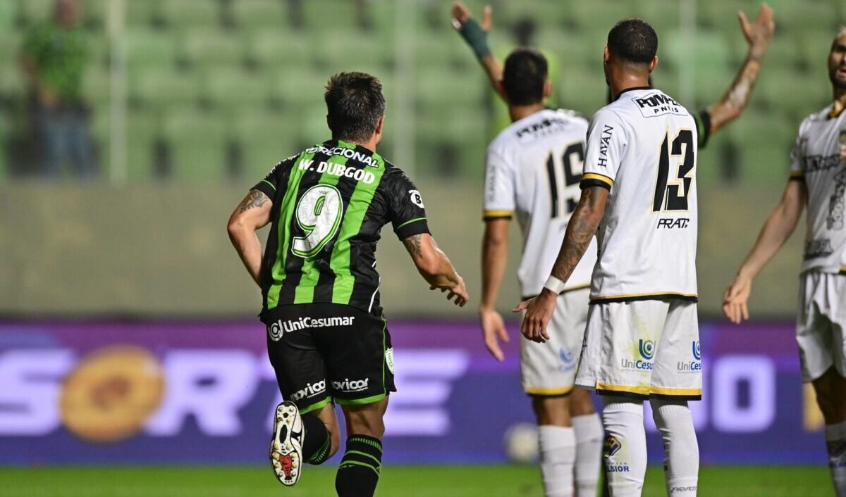 Willian Bigode fez dois gols para o América contra o Volta Redonda (foto: Mourão Panda / América)