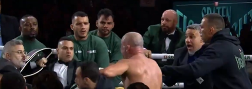 Momento em que Wanderlei é golpeado por Rafael (foto: Reprodução)