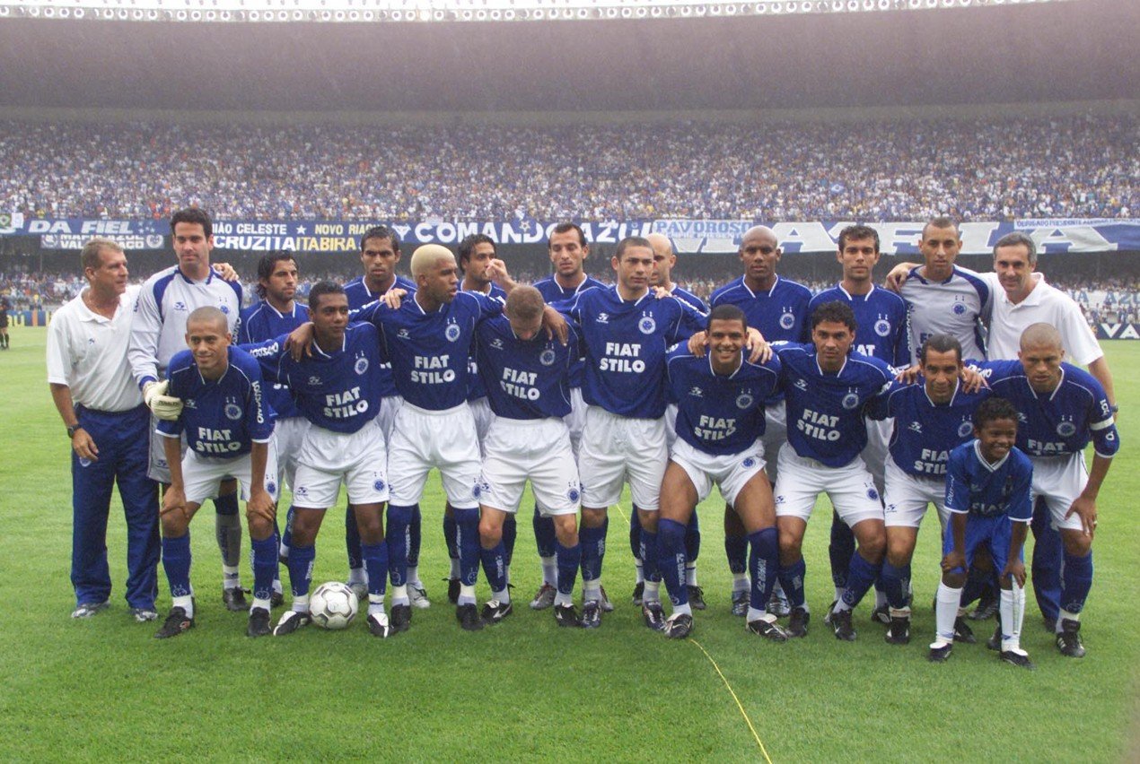Cruzeiro, no Mineirão, em dezembro de 2003 (foto: Jorge Gontijo/Estado de Minas)