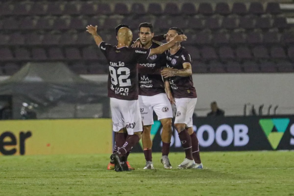 Ferroviária comemora empate contra o Goiás (foto: Divulgação/Instagram)