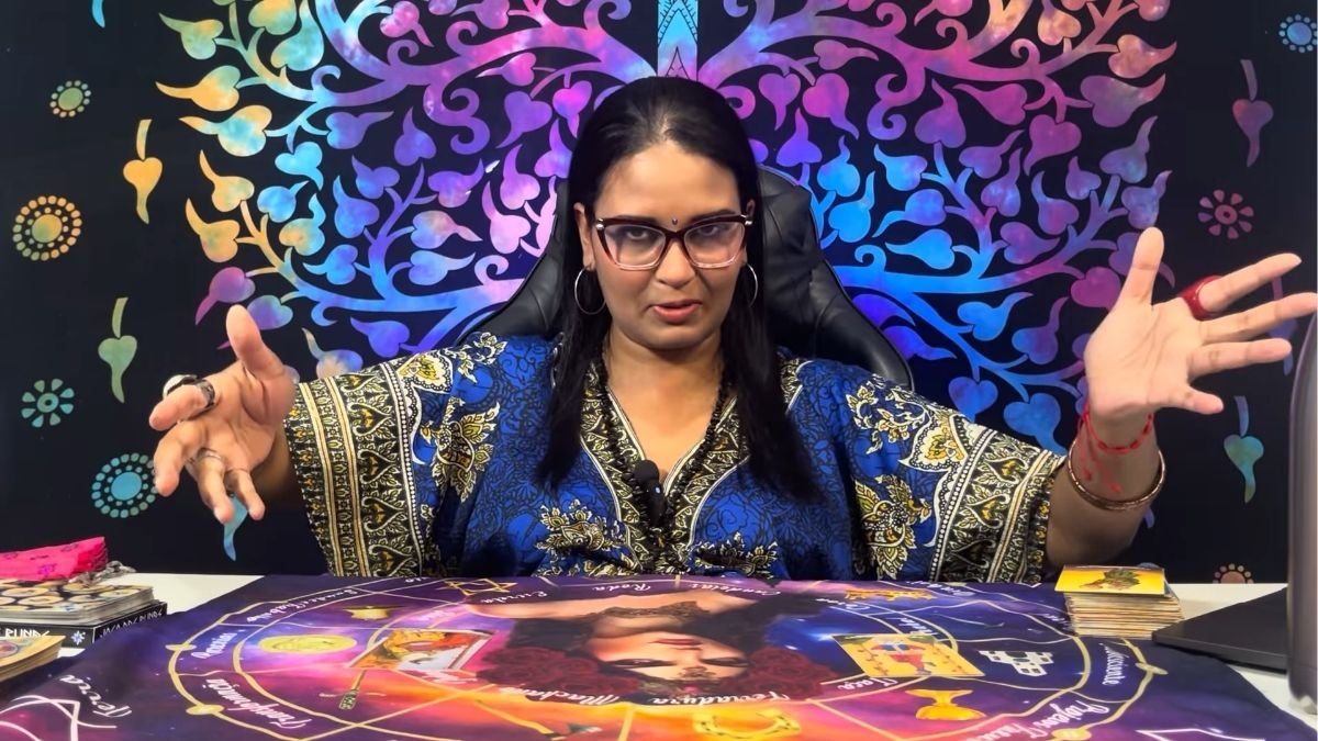 A taróloga Surya Anne (foto: Reprodução/YouTube)