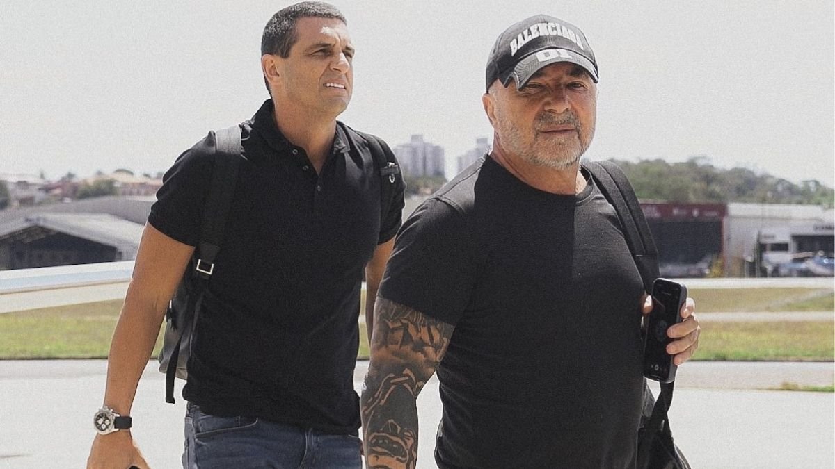 O técnico argentino Jorge Sampaoli no desembarque em Belo Horizonte (foto: Divulgação/Atlético)