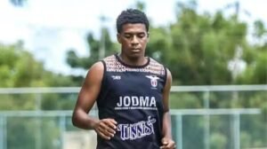 Maicol Valencia no primeiro treino pelo Exapromo Costa - Crédito: 