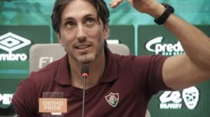 Luis Zubeldía em coletiva pós jogo (Foto: Reprodução) - Crédito: 