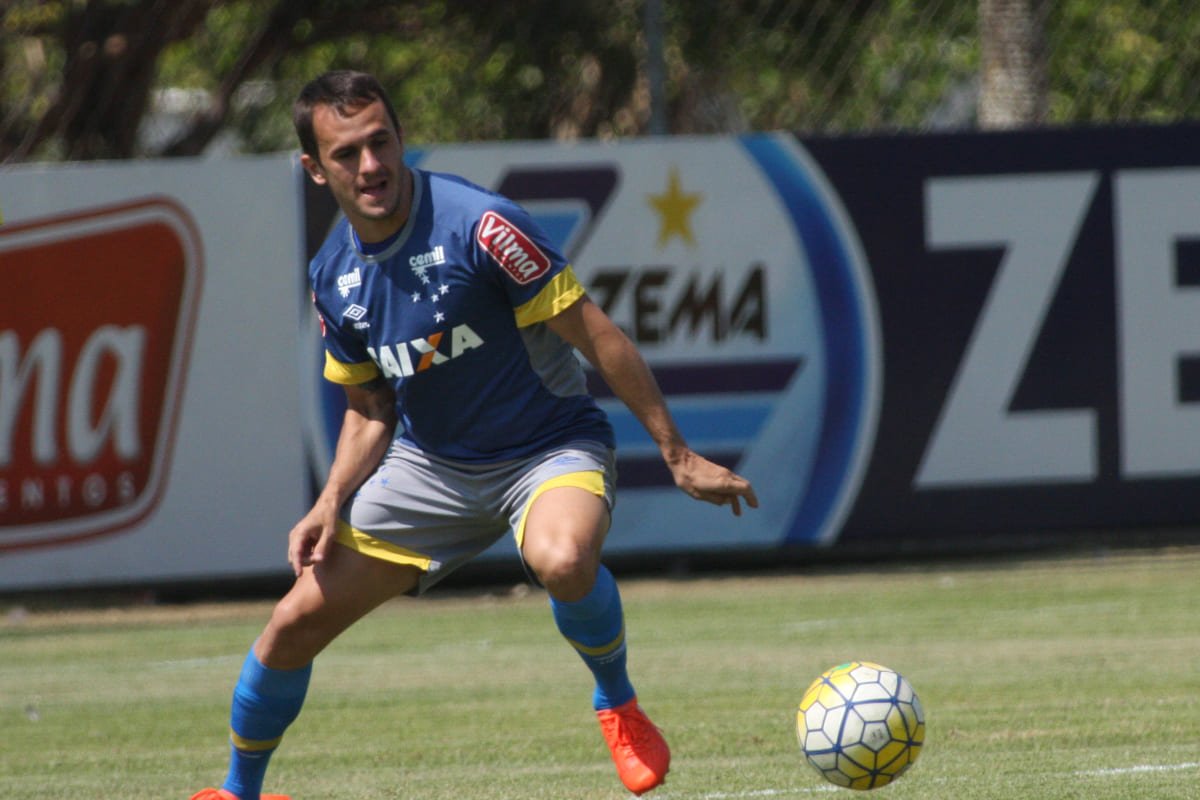 Lucas em treino do Cruzeiro - (foto: Edesio Ferrerira/EM/D.A Press)