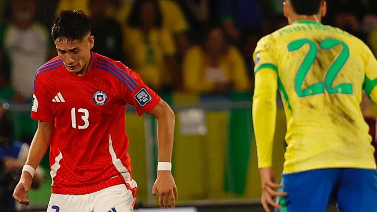 Ivan Román em campo em Chile x Brasil (foto: Carlos Parra/Comunicaciones FFCH)