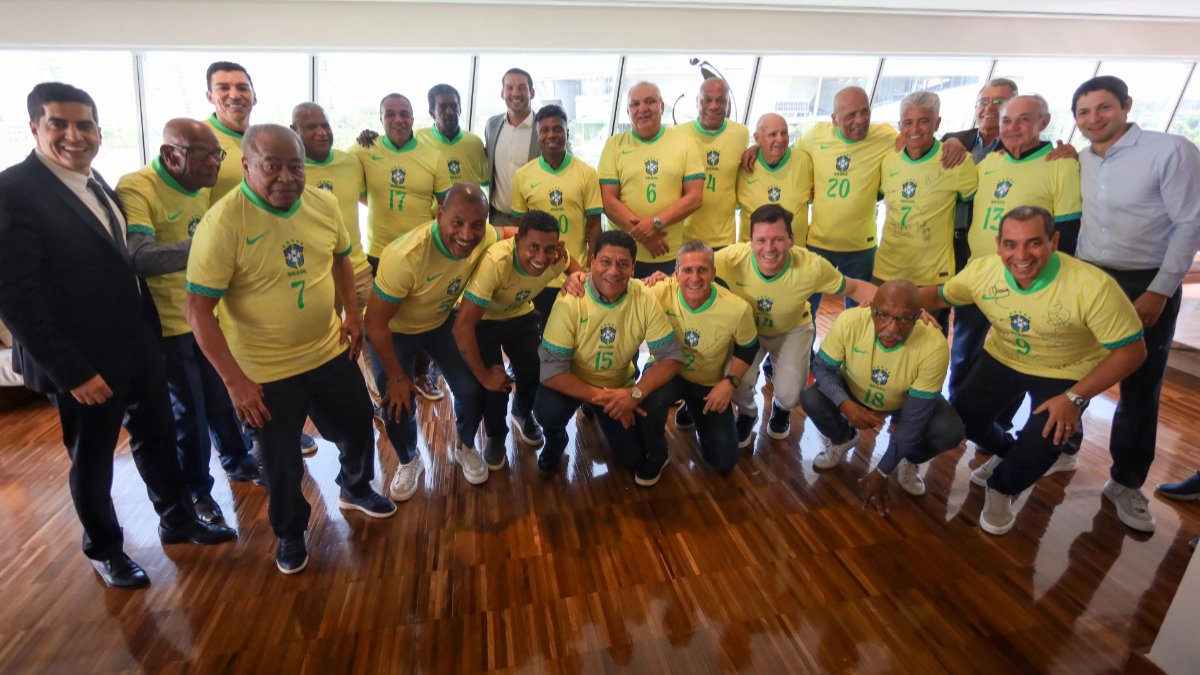 Campeões mundiais homenageados pela CBF - (foto: Staff Images / CBF)