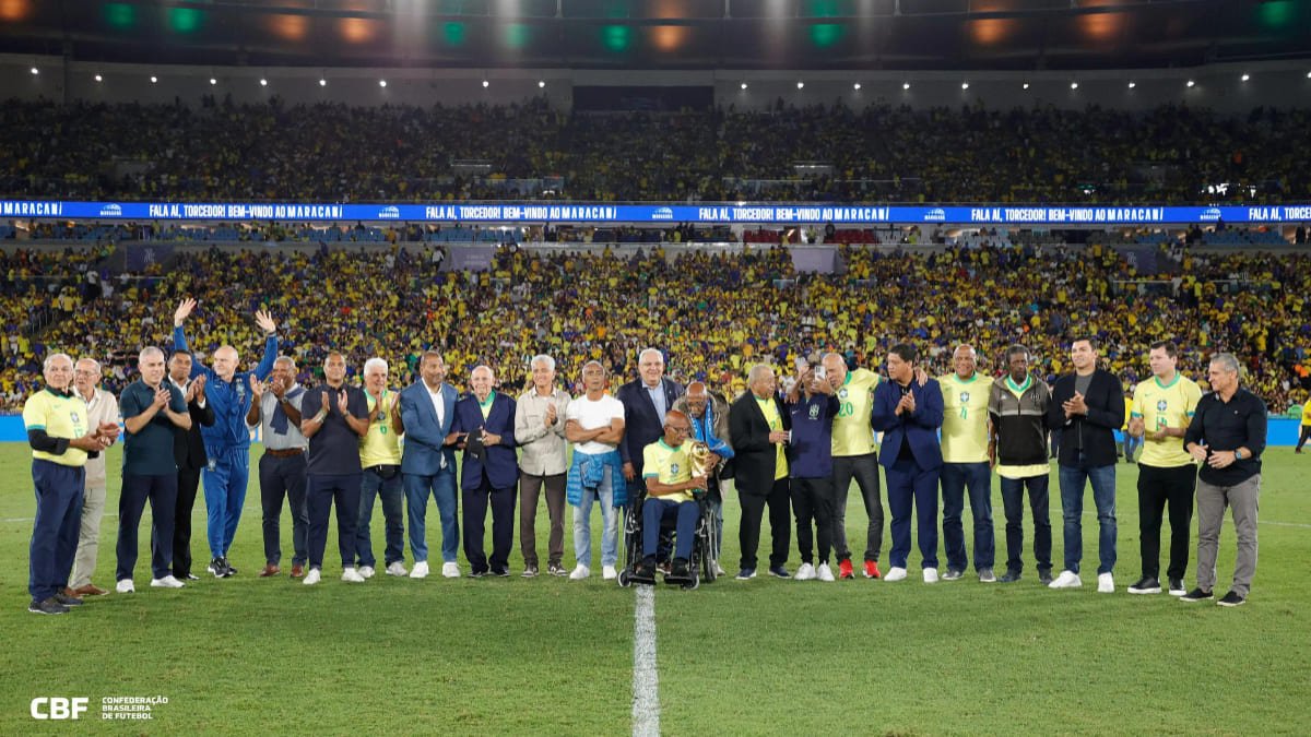 Campeões mundiais homenageados pela CBF (foto: Rafael Ribeiro/CBF)