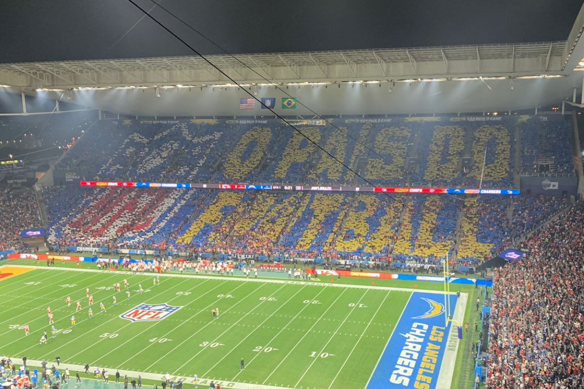 Mosaico antes de jogo da NFL na Neo Química Arena - (foto: Adriano Oliveira/No Ataque)