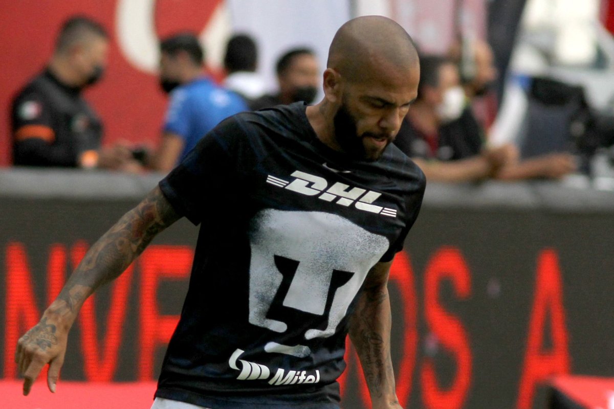 Daniel Alves com a camisa do Pumas (foto: Ulises Ruiz/AFP - 3/9/2022)