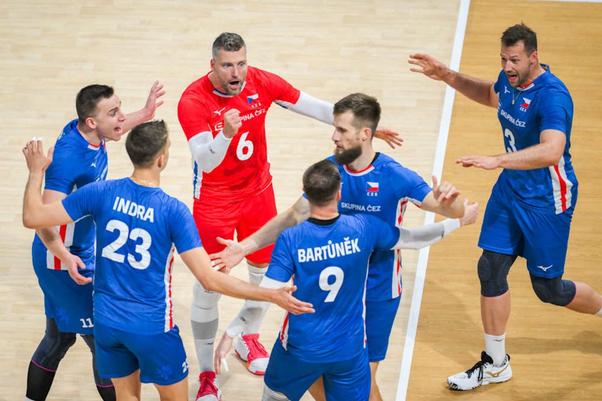 Jogadores da Tchéquia durante partida do Mundial Masculino de Vôlei (foto: Divulgação/FIVB)