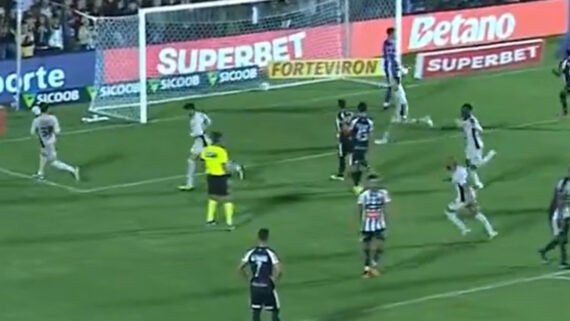 Jogadores do Athletico-PR comemoram gol contra o Athletic (foto: Reprodução)