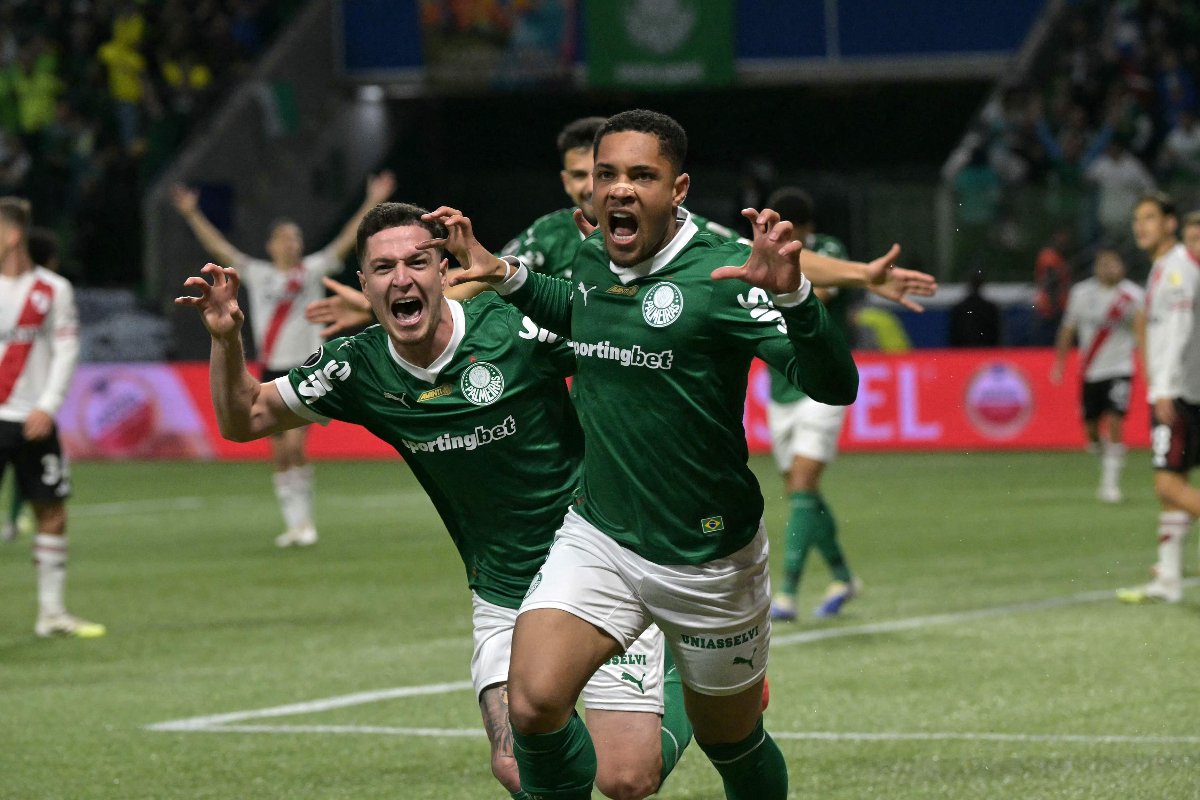 Jogadores do Palmeiras comemoram gol contra o River Plate no Allianz Parque (foto: Nelson ALMEIDA AFP)