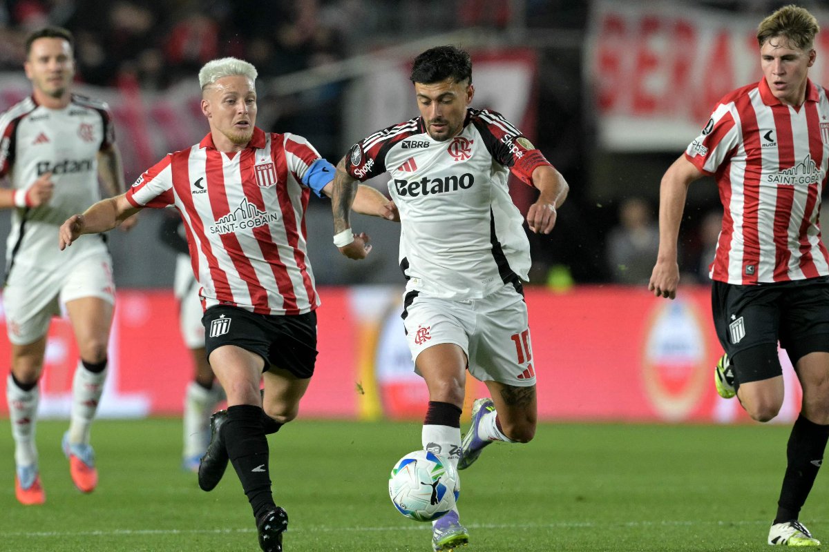 Lance do jogo entre Flamengo e Estudiantes pela Libertadores (foto: JUAN MABROMATA/AFP)