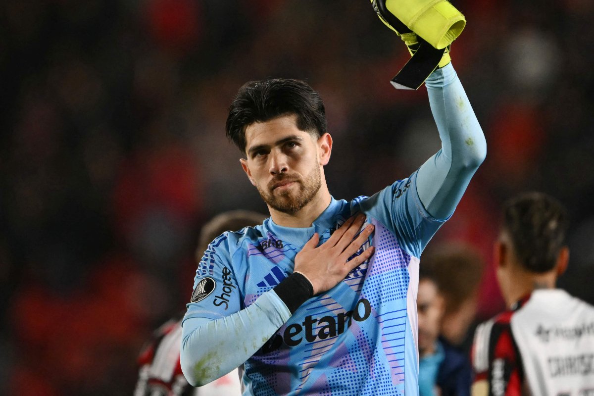 Rossi, goleiro do Flamengo (foto: LUIS ROBAYO/AFP)