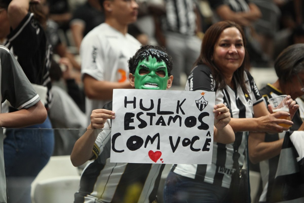 Cartaz em apoio a Hulk, atacante do Atlético (foto: Edesio Ferreira/EM/D.A Press)