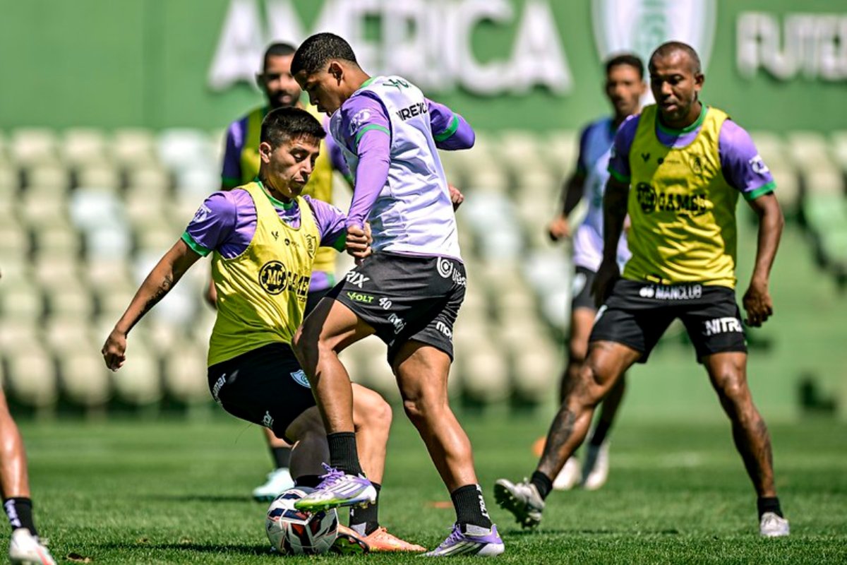 América em treino no CT Lanna Drumond (foto: Mourão Panda/América)
