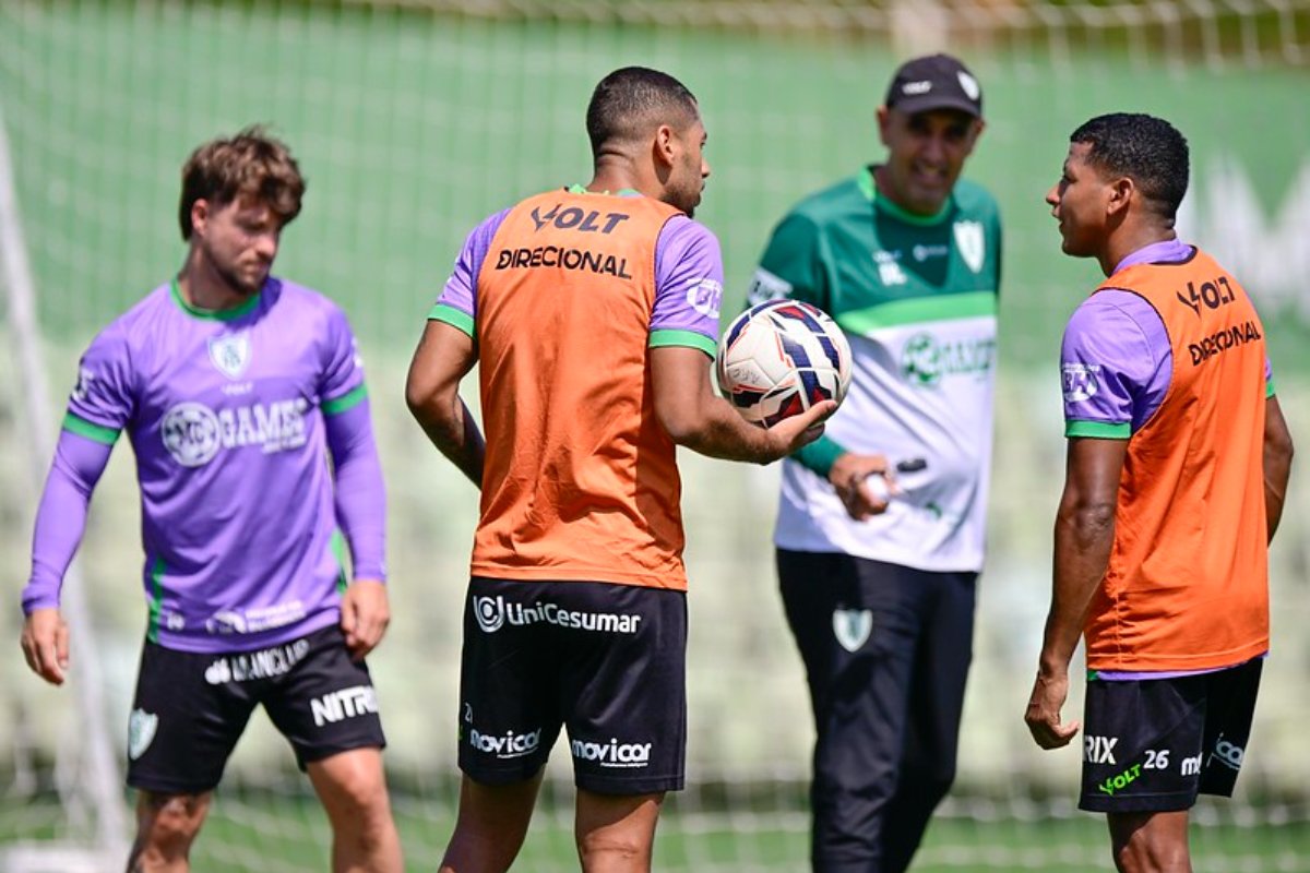 Jogadores do América durante treino (foto: Mourão Panda/América)
