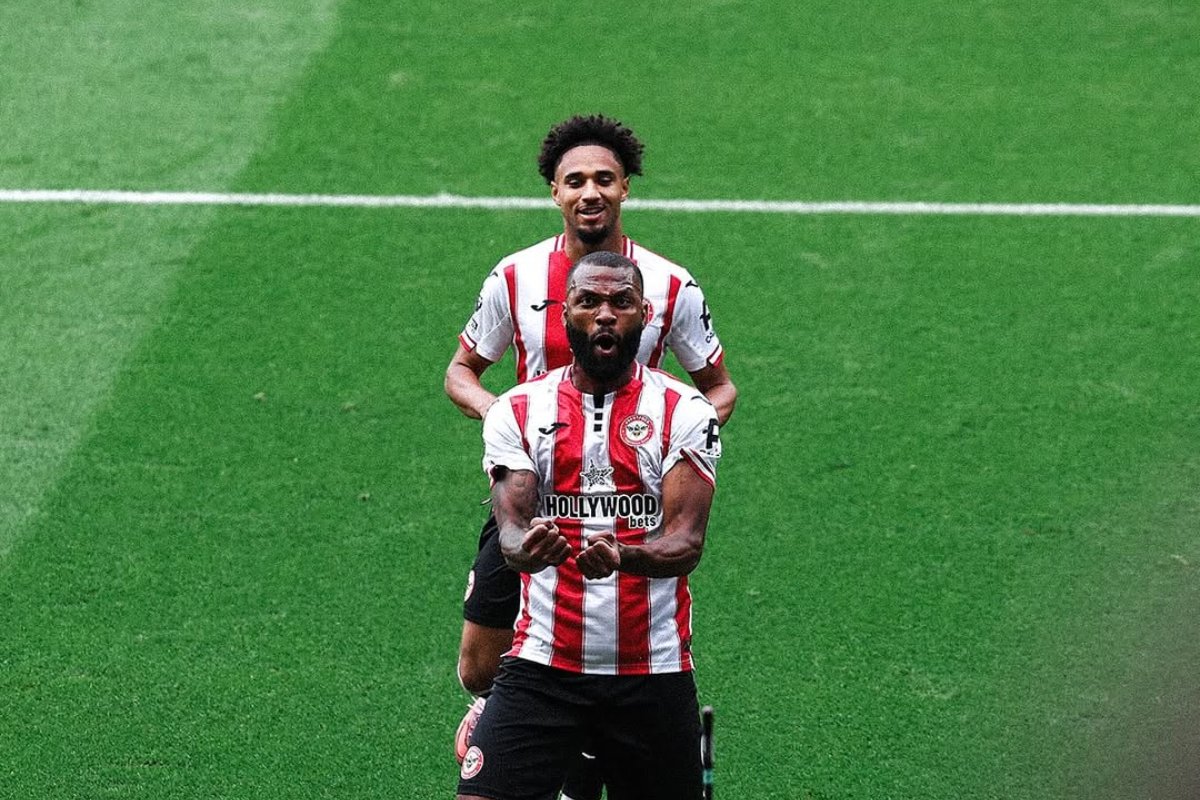 Com dois gols de Thiago, ex-Cruzeiro, Brentford vence United na Premier League